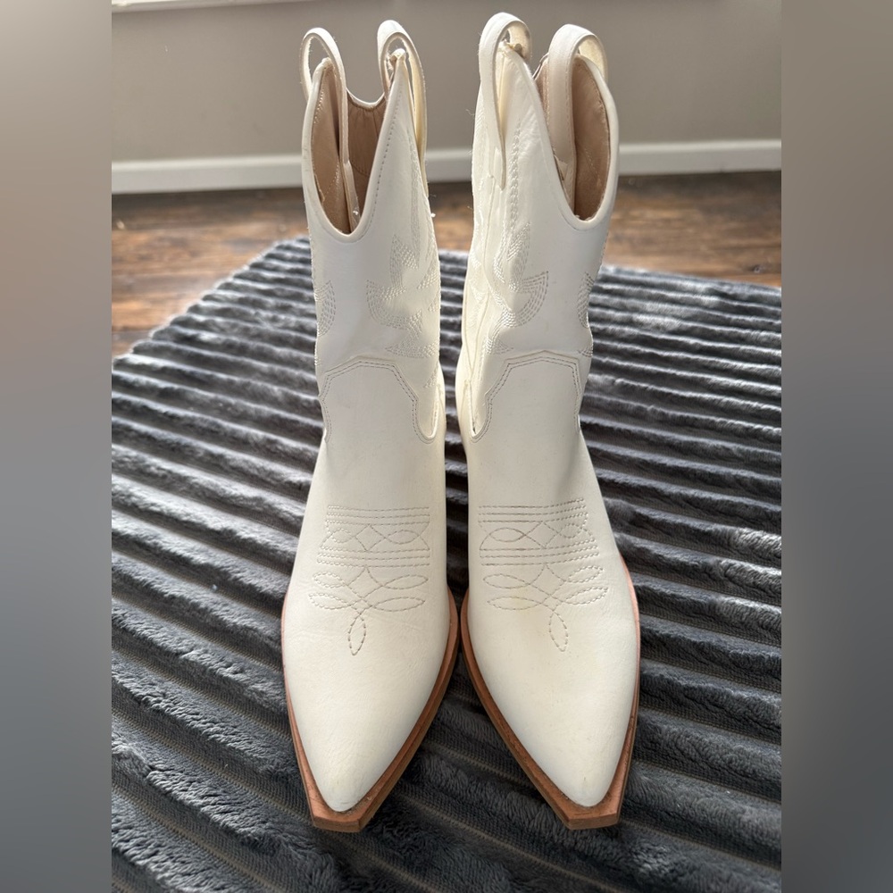 Miim White Women's Western Ankle Boots - Stylish Embroidered Leather - Picture 1 of 6